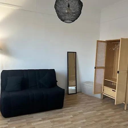 Au Centre De *